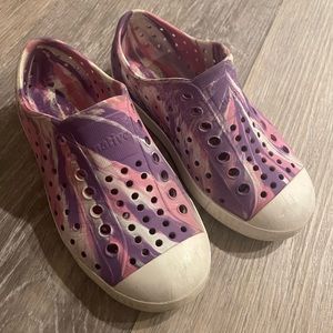 Tie dye native shoes 💜💗